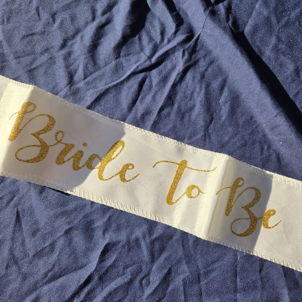 Bride Rhinestone Robe And Bride To Be Sash - Picture 6 of 7